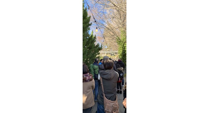 初詣参拝待ち